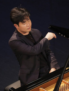 Yekwon Sunwoo, 2017 Gold Medalist, Van Cliburn International Piano Competition